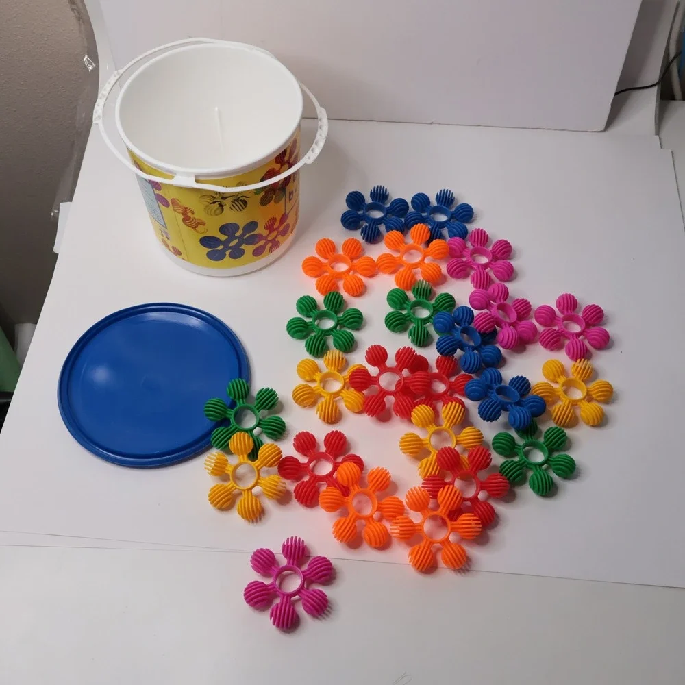 VTG‎ Discovery Toys Bright Builders 24 Pc Construction Star Flower Blocks Bucket